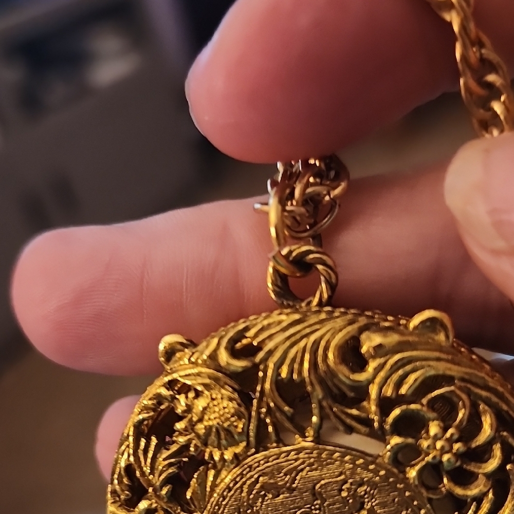 Elegant Gold Perfume Locket - Picture 7 of 7